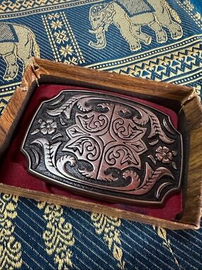 Vintage-Western Style Men's Ornate Metal Belt Buckle in Dark Copper